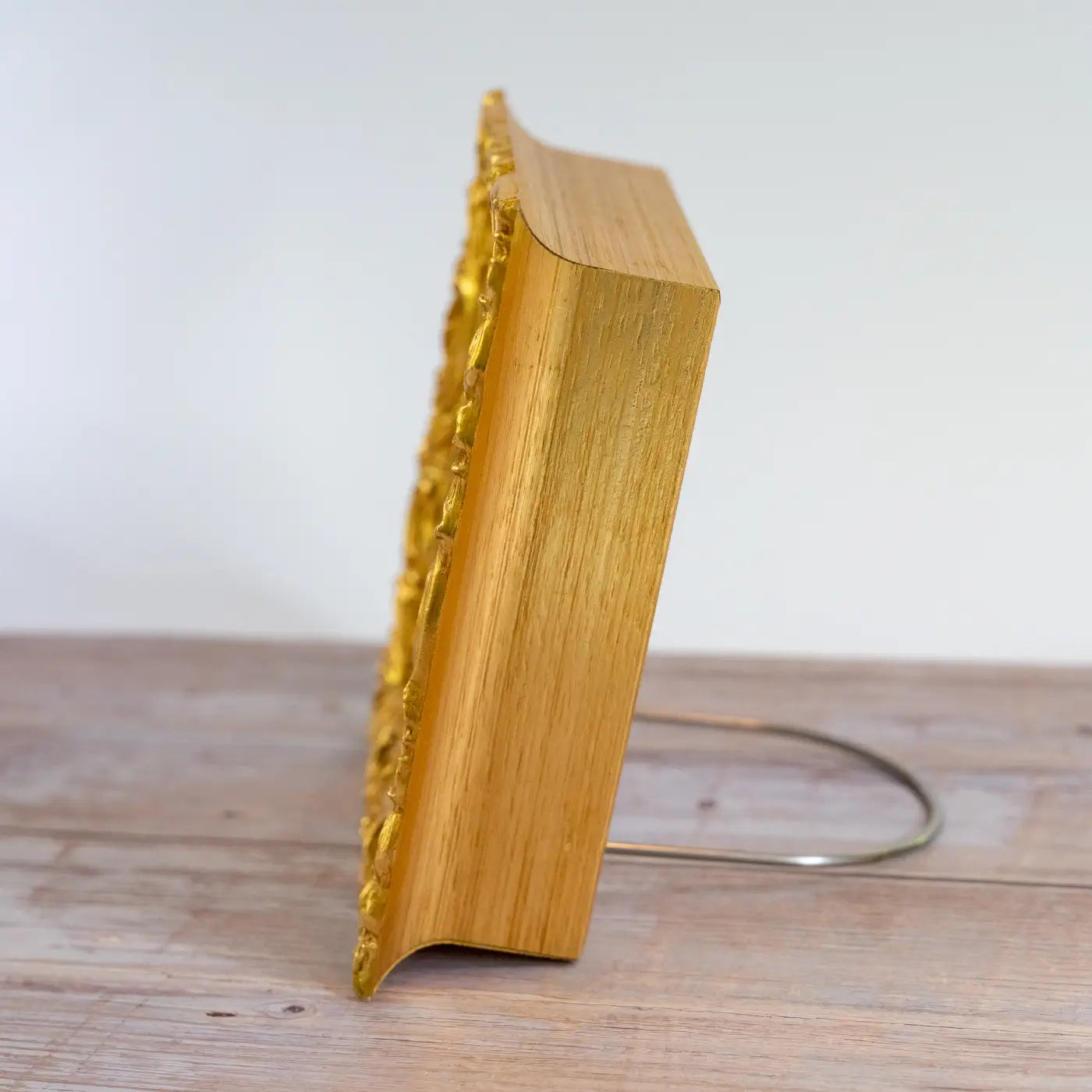 side view of TinyArt with U-stand